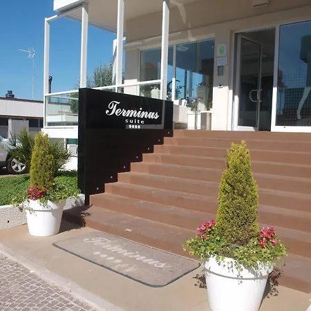 מלון דירות Terminus 4*