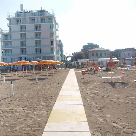 מלון דירות Terminus 4*